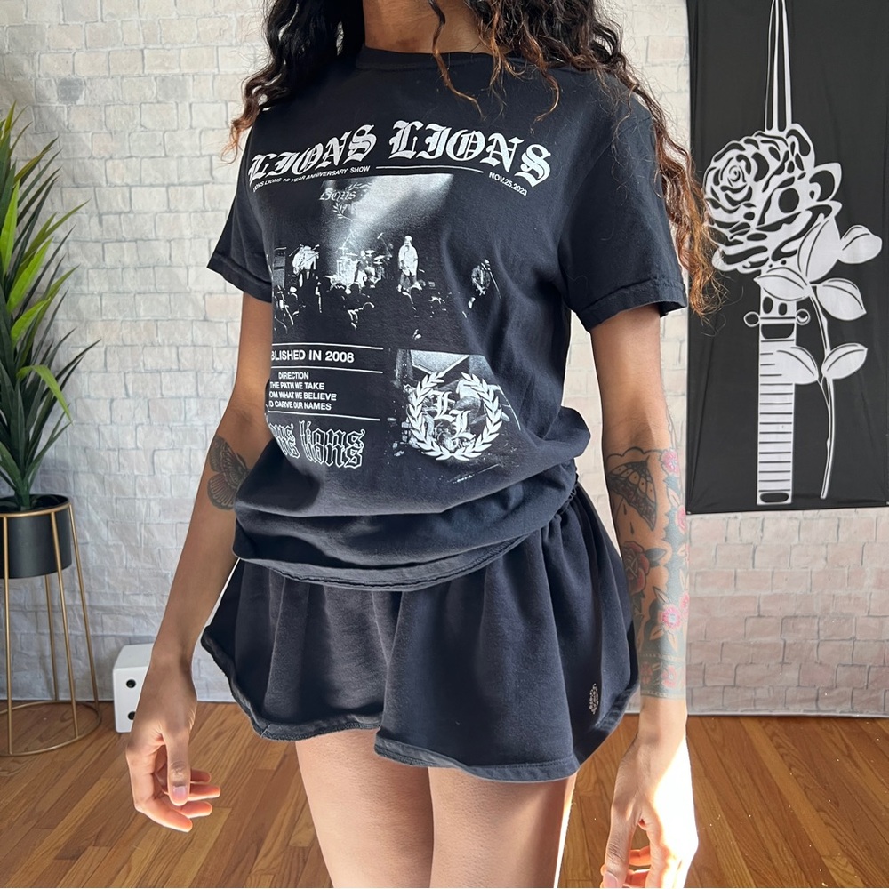 Lions Lions Band Tee
